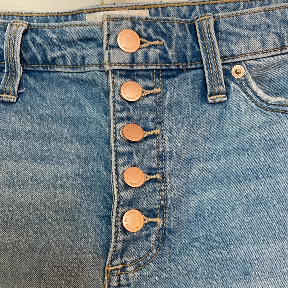 Universal Thread High Rise Button-Fly Jean Shorts - Picture 3 of 6